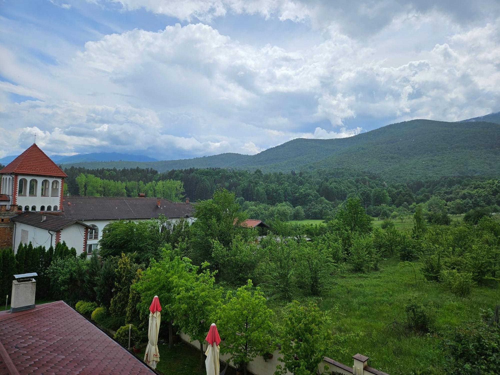 Family Hotel Komhotel Bercoviţa Exterior foto
